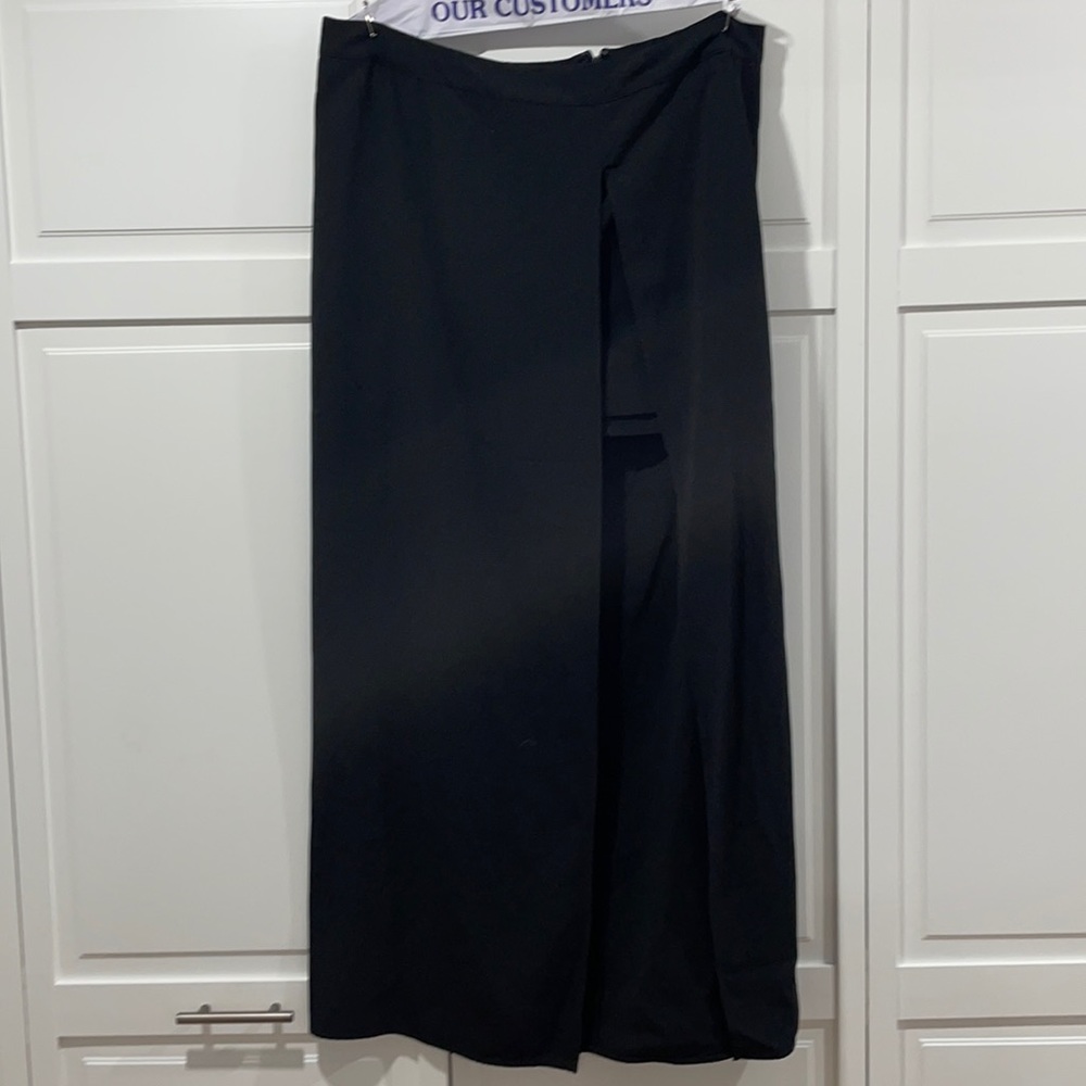 Women’s plus size forever21 high slit black skirt size 1x high fashion